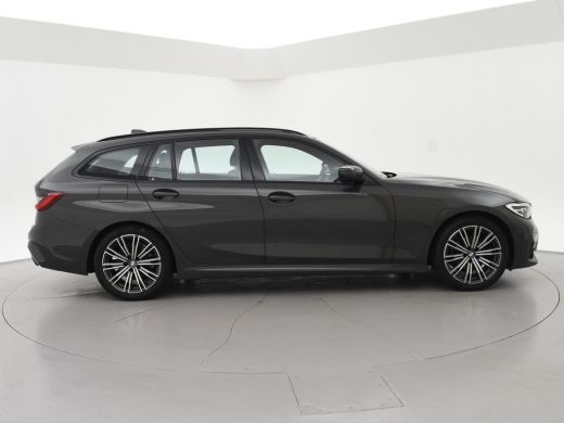 BMW 3 Serie Touring 318i AUT. M-SPORT DRAVITGRAU + SPORTSTOELEN | CAMERA | MEMORY | HIFI | SFEERVERLICHTING |... ActivLease financial lease