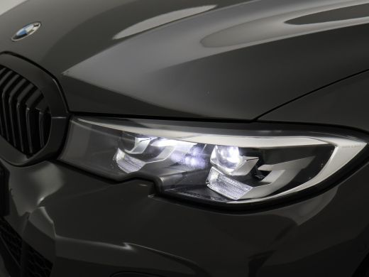 BMW 3 Serie Touring 318i AUT. M-SPORT DRAVITGRAU + SPORTSTOELEN | CAMERA | MEMORY | HIFI | SFEERVERLICHTING |... ActivLease financial lease