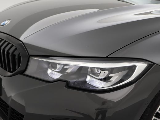 BMW 3 Serie Touring 318i AUT. M-SPORT DRAVITGRAU + SPORTSTOELEN | CAMERA | MEMORY | HIFI | SFEERVERLICHTING |... ActivLease financial lease