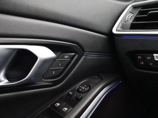 BMW 3 Serie Touring 318i AUT. M-SPORT DRAVITGRAU + SPORTSTOELEN | CAMERA | MEMORY | HIFI | SFEERVERLICHTING |... ActivLease financial lease