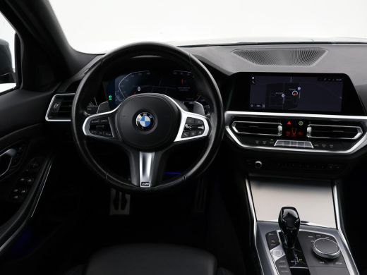 BMW 3 Serie Touring 318i AUT. M-SPORT DRAVITGRAU + SPORTSTOELEN | CAMERA | MEMORY | HIFI | SFEERVERLICHTING |... ActivLease financial lease