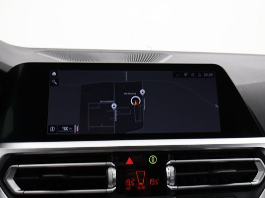 BMW 3 Serie Touring 318i AUT. M-SPORT DRAVITGRAU + SPORTSTOELEN | CAMERA | MEMORY | HIFI | SFEERVERLICHTING |... ActivLease financial lease