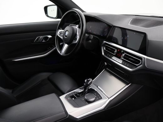 BMW 3 Serie Touring 318i AUT. M-SPORT DRAVITGRAU + SPORTSTOELEN | CAMERA | MEMORY | HIFI | SFEERVERLICHTING |... ActivLease financial lease