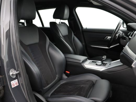 BMW 3 Serie Touring 318i AUT. M-SPORT DRAVITGRAU + SPORTSTOELEN | CAMERA | MEMORY | HIFI | SFEERVERLICHTING |... ActivLease financial lease