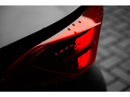 CUPRA Leon Sportstourer 1.5 TSI e-Hybrid VZ Performance | Pano Schuif kantel dak | Sennheiser | 19" inch LM velgen ActivLease financial lease