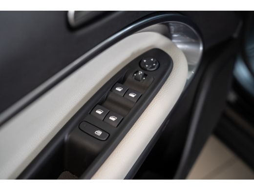 Fiat 600 1.2 Turbo Hybrid La Prima | Massagefunctie | Adaptieve Cruise Controle | Elek. Kofferklep | Navig... ActivLease financial lease