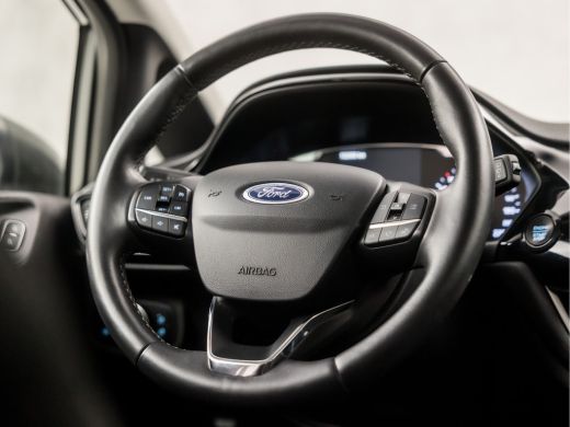 Ford Fiesta 1.0 EcoBoost Titanium Sport (APPLE CARPLAY, GROOT NAVI, STUUR/STOELVERWARMING, CAMERA, SPORTSTOEL... ActivLease financial lease