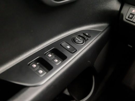 Kia Stonic 1.0 T-GDi DynamicPlusLine (APPLE CARPLAY, GROOT NAVI, CLIMATE, CAMERA, SPORTSTOELEN, LANE ASSIST,... ActivLease financial lease