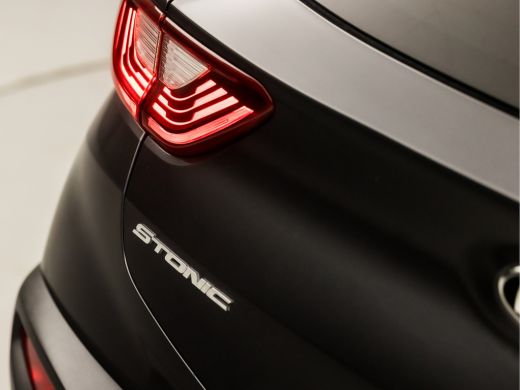 Kia Stonic 1.0 T-GDi DynamicPlusLine (APPLE CARPLAY, GROOT NAVI, CLIMATE, CAMERA, SPORTSTOELEN, LANE ASSIST,... ActivLease financial lease