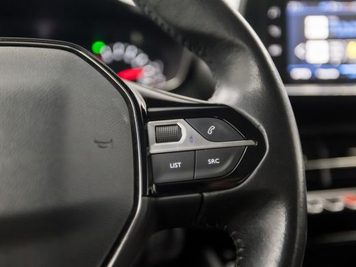 Peugeot 2008 1.2 PureTech Black Sport (APPLE CARPLAY, GROOT NAVI, 360 CAMERA, SPORTSTOELEN, LED KOPLAMPEN, LAN... ActivLease financial lease