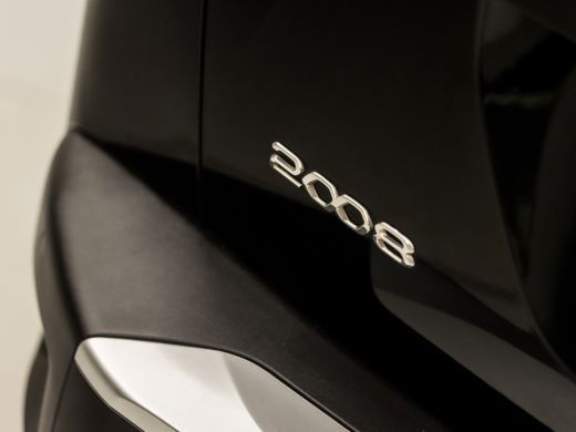 Peugeot 2008 1.2 PureTech Black Sport (APPLE CARPLAY, GROOT NAVI, 360 CAMERA, SPORTSTOELEN, LED KOPLAMPEN, LAN... ActivLease financial lease