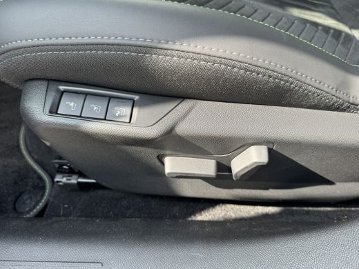 Peugeot 208 1.2 Hybrid 145 e-DCS6 GT | Adaptive Cruise | Alcantara | Camera V+A | Climate Control | Apple Car... ActivLease financial lease