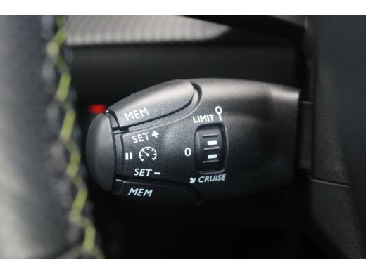 Peugeot 208 1.2 PureTech GT-Line | Navigatie | Camera | Apple carplay | Black Diamond | Keyless | Full LED | ActivLease financial lease
