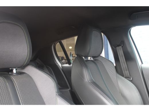 Peugeot 208 1.2 PureTech GT-Line | Navigatie | Camera | Apple carplay | Black Diamond | Keyless | Full LED | ActivLease financial lease