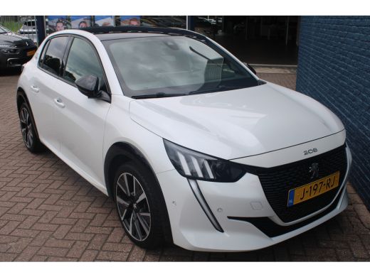 Peugeot 208 1.2 PureTech GT-Line | Navigatie | Camera | Apple carplay | Black Diamond | Keyless | Full LED | ActivLease financial lease