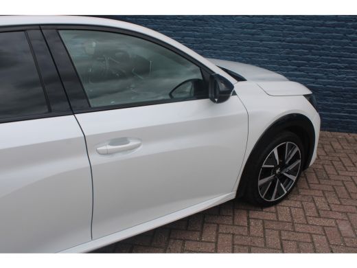 Peugeot 208 1.2 PureTech GT-Line | Navigatie | Camera | Apple carplay | Black Diamond | Keyless | Full LED | ActivLease financial lease