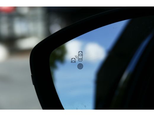 Peugeot 208 HYBRID 136PK GT AUTOMAAT / NAVI / CLIMA / PDC / 17" LMV / CAMERA V+A / PANO.DAK / FULL-LED / KEYL... ActivLease financial lease