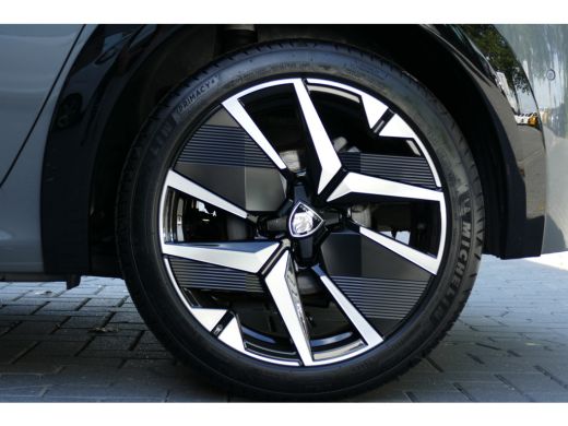 Peugeot 208 HYBRID 136PK GT AUTOMAAT / NAVI / CLIMA / PDC / 17" LMV / CAMERA V+A / PANO.DAK / FULL-LED / KEYL... ActivLease financial lease