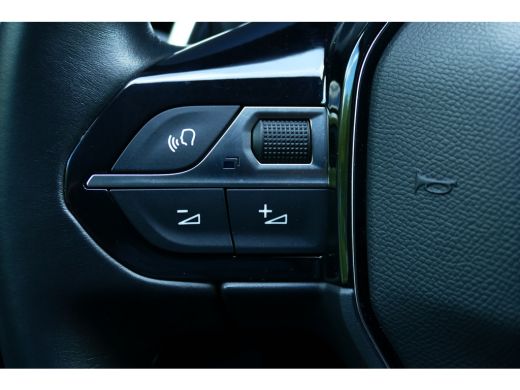 Peugeot 3008 1.2 PURETECH 130PK ALLURE AUTOMAAT / NAVI / CLIMA / PDC / 18"LMV / CAMERA / AFN. TREKHAAK / KEYLE... ActivLease financial lease