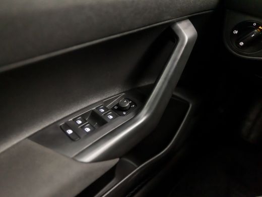 Volkswagen Polo 1.0 TSI Sportline Automaat (VIRTUAL COCKPIT, APPLE CARPLAY, KEYLESS, GROOT NAVI, CLIMATE, SPORTST... ActivLease financial lease
