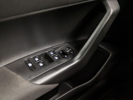 Volkswagen Polo 1.0 TSI Sportline Automaat (VIRTUAL COCKPIT, APPLE CARPLAY, KEYLESS, GROOT NAVI, CLIMATE, SPORTST... ActivLease financial lease