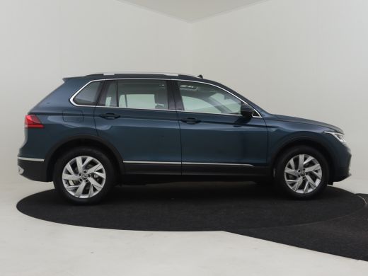 Volkswagen Tiguan 1.4 TSI eHybrid Elegance Trekhaak | Panorama dak | Led puls koplampen | Keyless | Navigatie | App... ActivLease financial lease