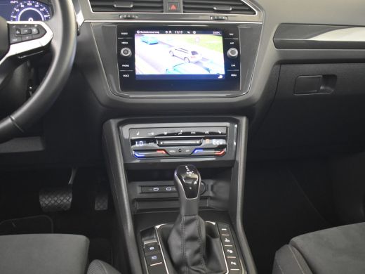 Volkswagen Tiguan 1.4 TSI eHybrid Elegance Trekhaak | Panorama dak | Led puls koplampen | Keyless | Navigatie | App... ActivLease financial lease