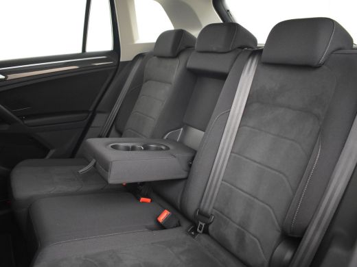 Volkswagen Tiguan 1.4 TSI eHybrid Elegance Trekhaak | Panorama dak | Led puls koplampen | Keyless | Navigatie | App... ActivLease financial lease