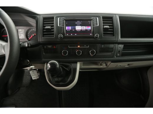 Volkswagen Transporter 2.0 TDI L2H1 Airco Camera Cruise Trekhaak Imperiaal PDC Elektrpakket ActivLease financial lease