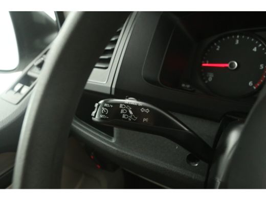 Volkswagen Transporter 2.0 TDI L2H1 Airco Camera Cruise Trekhaak Imperiaal PDC Elektrpakket ActivLease financial lease