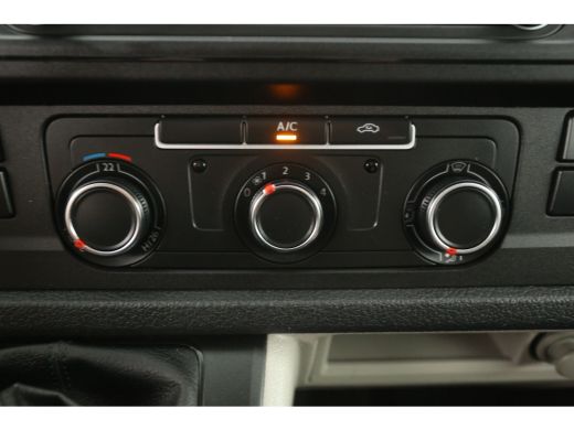 Volkswagen Transporter 2.0 TDI L2H1 Airco Camera Cruise Trekhaak Imperiaal PDC Elektrpakket ActivLease financial lease