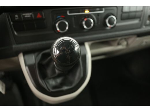 Volkswagen Transporter 2.0 TDI L2H1 Airco Camera Cruise Trekhaak Imperiaal PDC Elektrpakket ActivLease financial lease