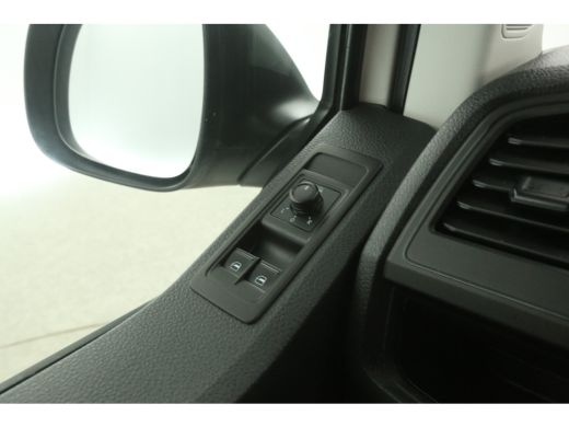 Volkswagen Transporter 2.0 TDI L2H1 Airco Camera Cruise Trekhaak Imperiaal PDC Elektrpakket ActivLease financial lease