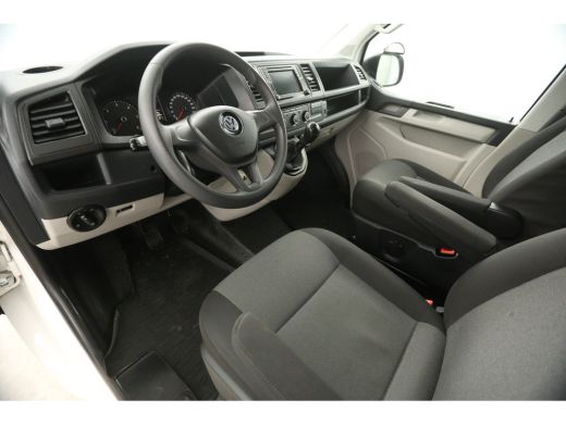 Volkswagen Transporter 2.0 TDI L2H1 Airco Camera Cruise Trekhaak Imperiaal PDC Elektrpakket ActivLease financial lease