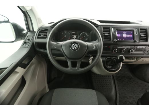 Volkswagen Transporter 2.0 TDI L2H1 Airco Camera Cruise Trekhaak Imperiaal PDC Elektrpakket ActivLease financial lease