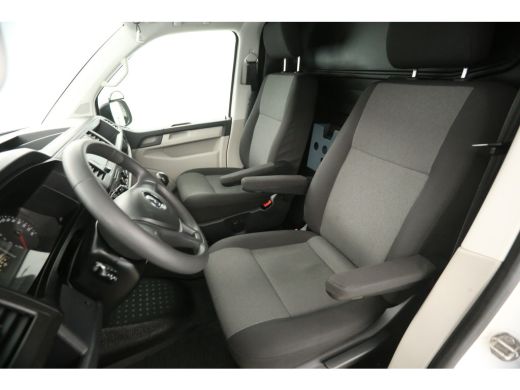 Volkswagen Transporter 2.0 TDI L2H1 Airco Camera Cruise Trekhaak Imperiaal PDC Elektrpakket ActivLease financial lease