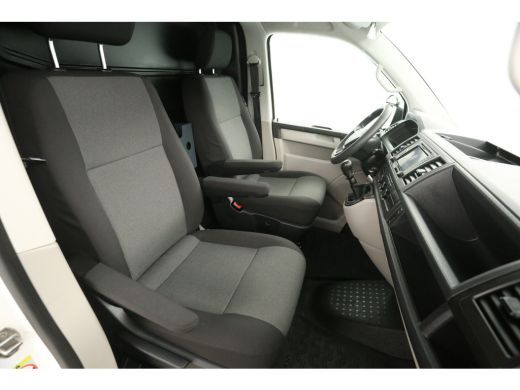 Volkswagen Transporter 2.0 TDI L2H1 Airco Camera Cruise Trekhaak Imperiaal PDC Elektrpakket ActivLease financial lease
