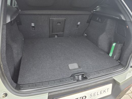 Volvo  EX40 Single Motor Extended Range Core 82 kWh Climate Pack - LAGE KM!! - Sage Green!! ActivLease financial lease
