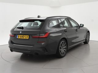 BMW 3 Serie Touring 318i AUT. M-SPORT DRAVITGRAU + SPORTSTOELEN | CAMERA | MEMORY | HIFI | SFEERVERLICHTING |...