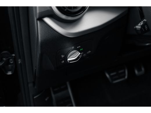 Audi Q2 S edition | Adaptive cruise control | Audi smartphone interface | Audi soundsystem ActivLease financial lease