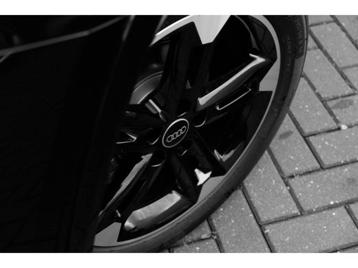 Audi Q2 S edition | Adaptive cruise control | Audi smartphone interface | Audi soundsystem ActivLease financial lease