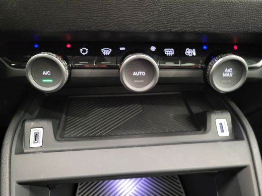 Citroën C4 1.2 Puretech Shine Panoramadak! | Achteruitrijcamera | Apple Carplay/Android Auto|telefoonintegra... ActivLease financial lease