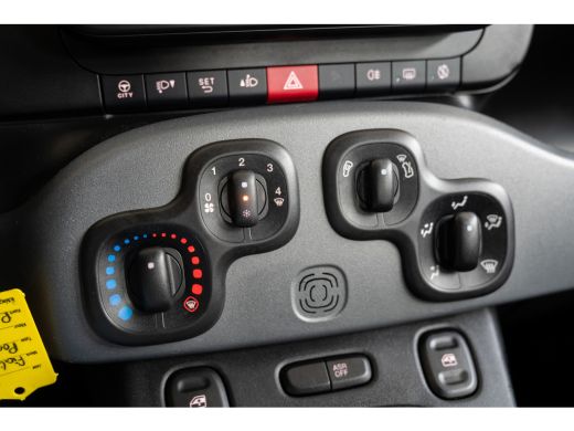 Fiat Panda 1.0 Hybrid City Life | Bluetooth | DAB Radio | Airco | Stuurwielbediening | ActivLease financial lease