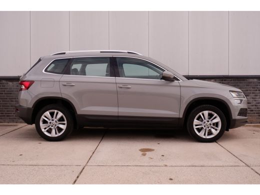 Skoda Karoq 1.5 TSI ACT Business Edition | Pano | LED | Carplay | Virtual | Camera | Navi ActivLease financial lease