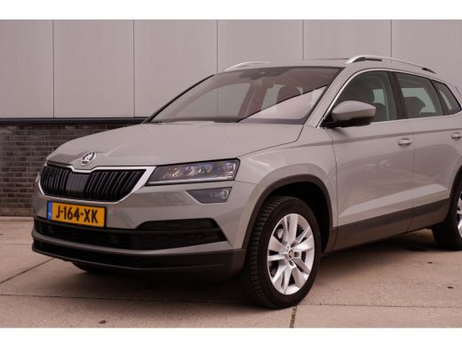 Skoda Karoq 1.5 TSI ACT Business Edition | Pano | LED | Carplay | Virtual | Camera | Navi ActivLease financial lease