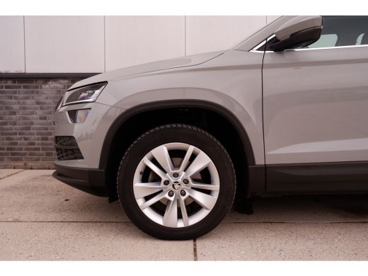 Skoda Karoq 1.5 TSI ACT Business Edition | Pano | LED | Carplay | Virtual | Camera | Navi ActivLease financial lease