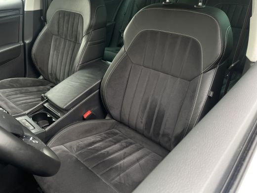 Skoda Superb Combi 1.5 TSI ACT Business Edition | Trekhaak | Camera | Alcantara | Memory | LED | Carplay | Cli... ActivLease financial lease