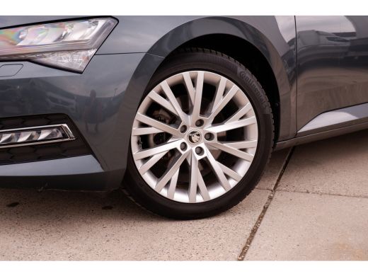 Skoda Superb Combi 1.5 TSI ACT Business Edition | Trekhaak | Camera | Alcantara | Memory | LED | Carplay | Cli... ActivLease financial lease