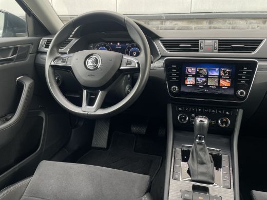 Skoda Superb Combi 1.5 TSI ACT Business Edition | Trekhaak | Camera | Alcantara | Memory | LED | Carplay | Cli... ActivLease financial lease