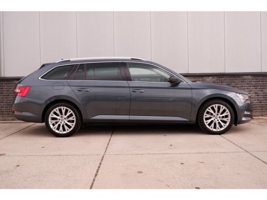 Skoda Superb Combi 1.5 TSI ACT Business Edition | Trekhaak | Camera | Alcantara | Memory | LED | Carplay | Cli... ActivLease financial lease